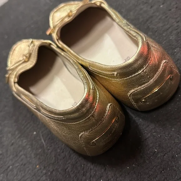 NEW Michael Kors Gold Loafers NEW 8M - Picture 2 of 4